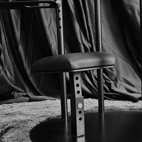 Adjustable BDSM Playroom Furniture Handmade Queening Chair Restriction with Shackle For Couple Game