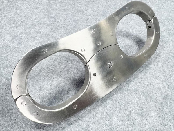 304 Stainless Steel Metal BDSM Hand Cuffs BDSM Restraint Lock Wrist Cuffs For Couples